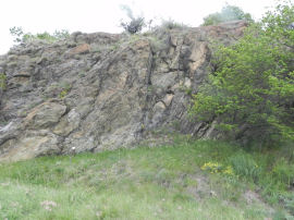 Rocce con magnetite al cippo n.2 del Belvedere Alto (34616 bytes)